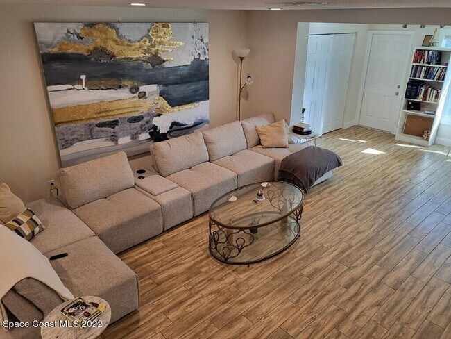 Building Photo - 335 Paradise Blvd