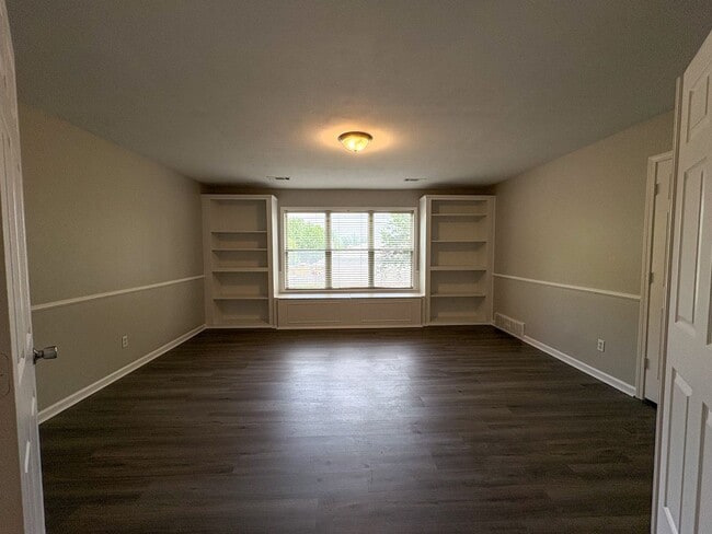 Building Photo - 4 bed, 3 bath in Bartlett with a BONUS room