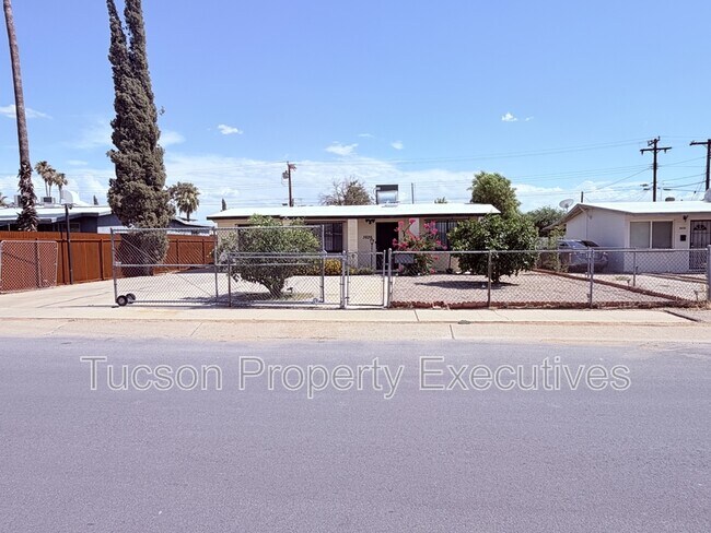 Building Photo - 3626 E Sylvane St