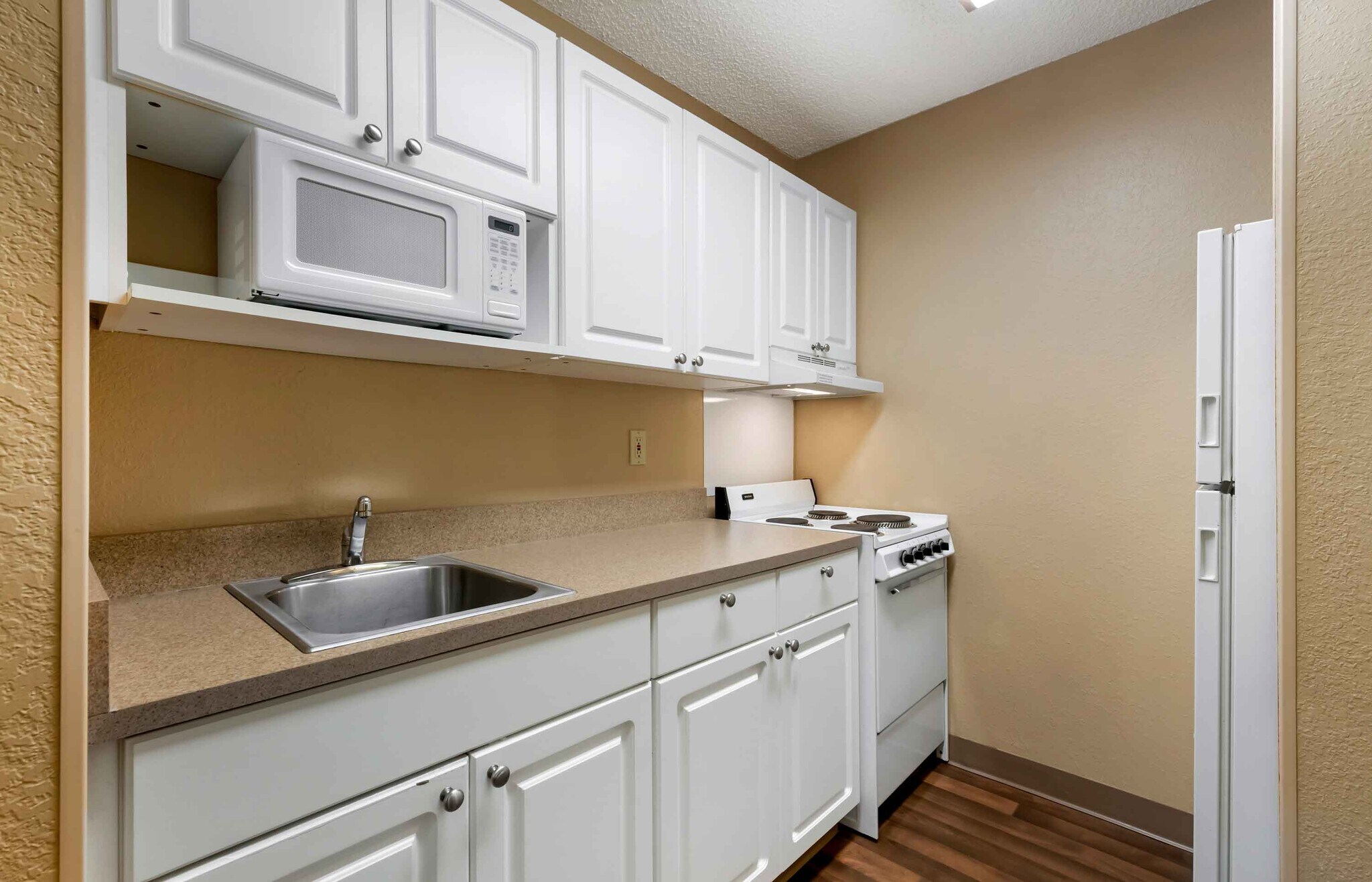 Building Photo - Furnished Studio-Daytona Beach - Internati...