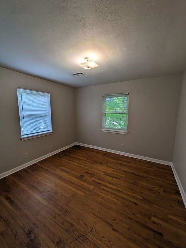 Building Photo - 2BD/1BA Unit in HIckory