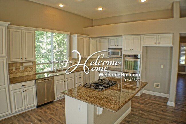 Building Photo - 4742 Village Green Pkwy