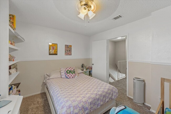 Building Photo - 621 Carriagehouse Ln