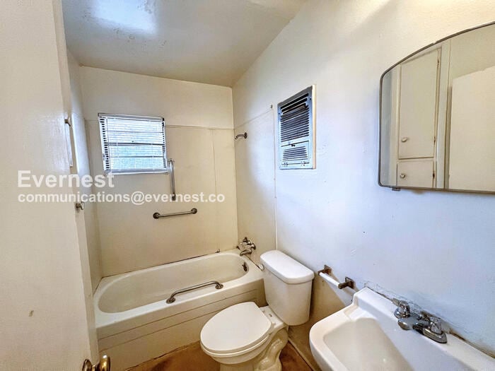 Building Photo - 1814 1/2 South Cross Street