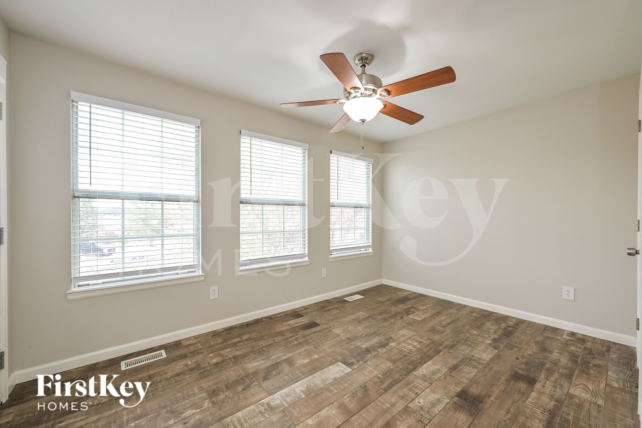 Building Photo - 4950 N Foxtail Dr