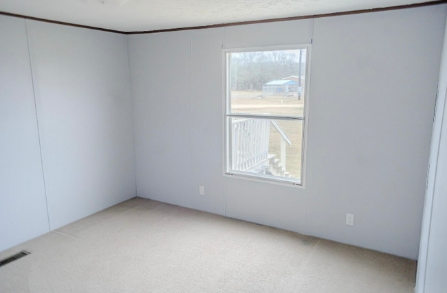 Building Photo - 565 Mustang Dr
