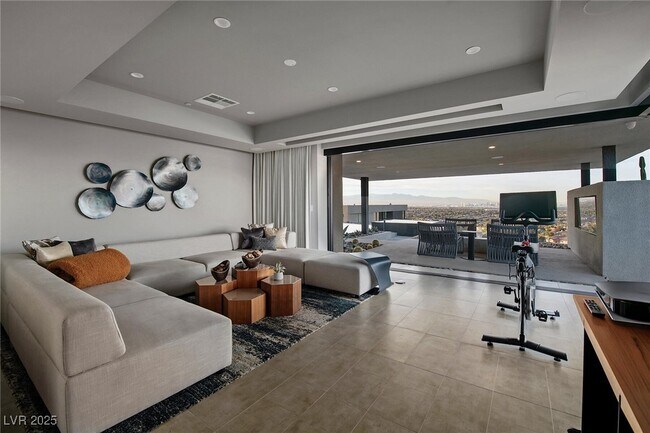 Building Photo - 810 Dragons Eye Dr