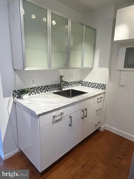 Building Photo - 922 24th St NW