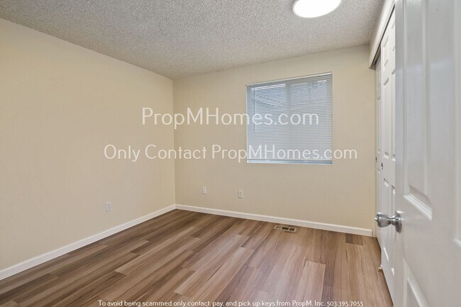 Building Photo - Three Bedroom Ranch In Central Hillsboro w/ Large Fenced Yard!