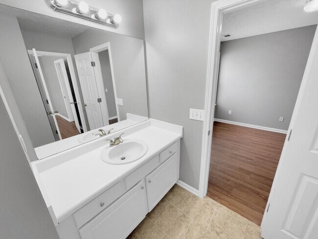 Building Photo - 1926 Leacroft Ct