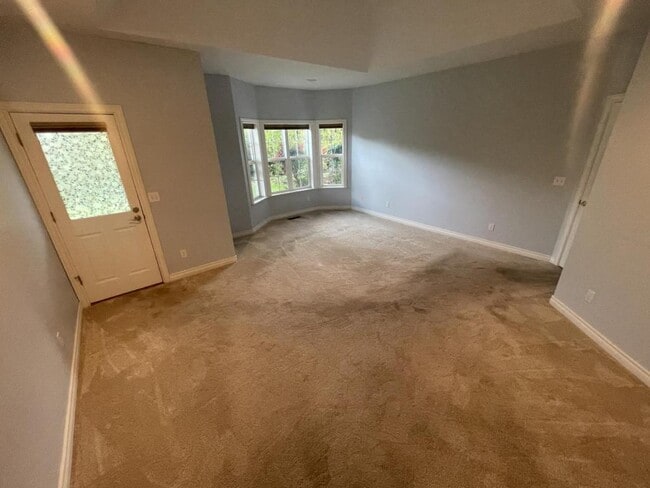 Building Photo - 2245 NW Park Terrace