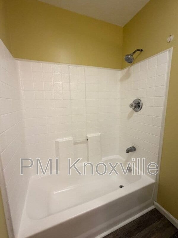 Building Photo - 2340 Boxwood Ln NE