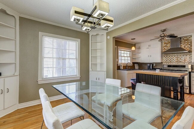 Building Photo - Spacious Home with Modern Upgrades Near Te...