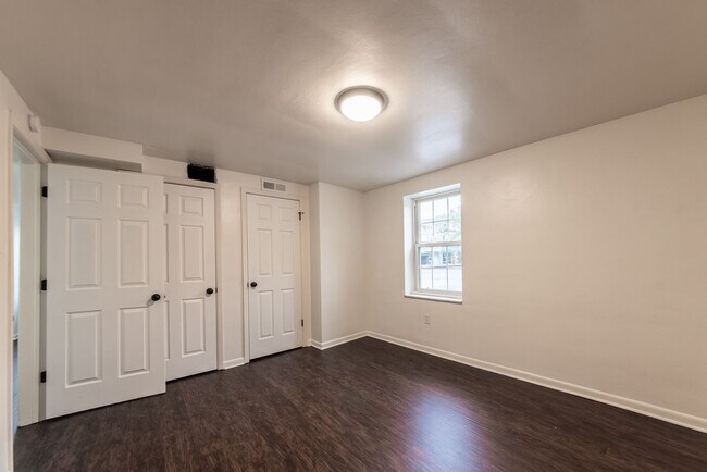 Building Photo - 601 E Warrington Ave