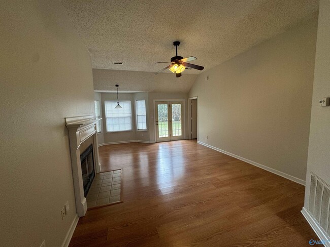 Building Photo - 104 Maple Valley Dr