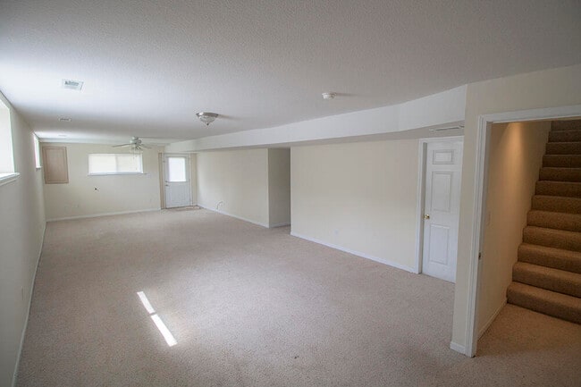 Building Photo - 4708 Manhasset Dr