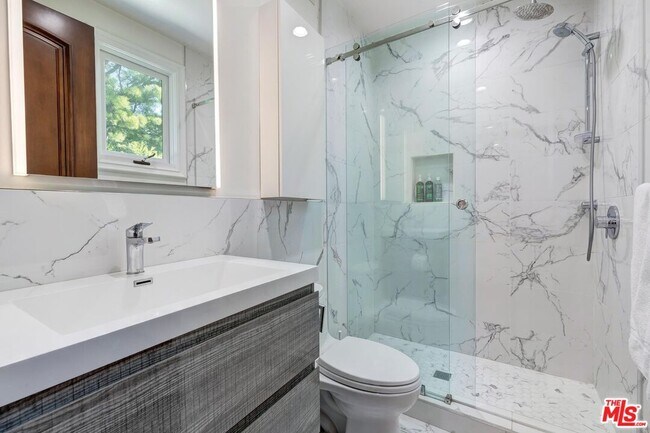 Building Photo - 6127 Rhodes Ave