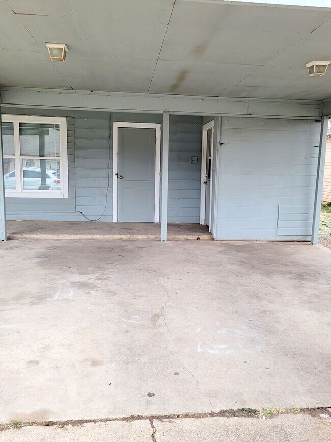 Building Photo - Alamo Ave.