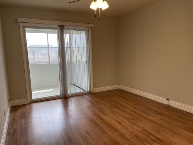 Building Photo - 457 Brittany Dr