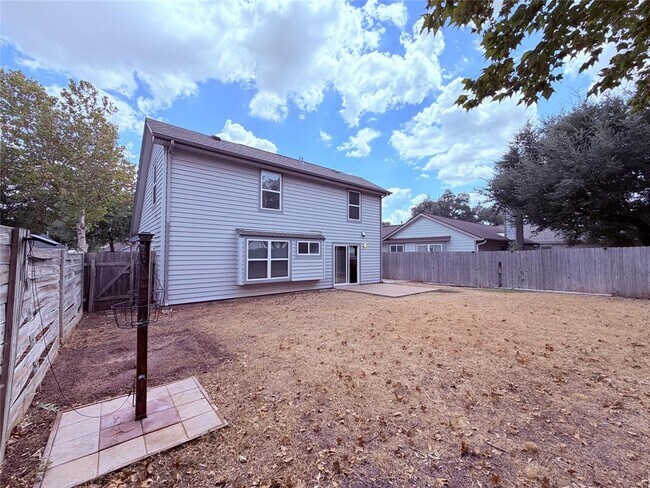 Building Photo - 1605 Parkwood Dr
