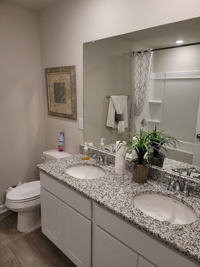 Building Photo - 2022 Built 4 Bed/2 Bath Smart-Home within ...