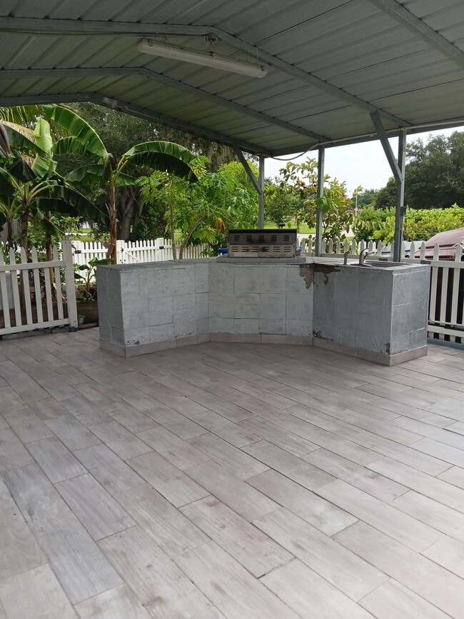 Building Photo - 2321 Irlo Dr