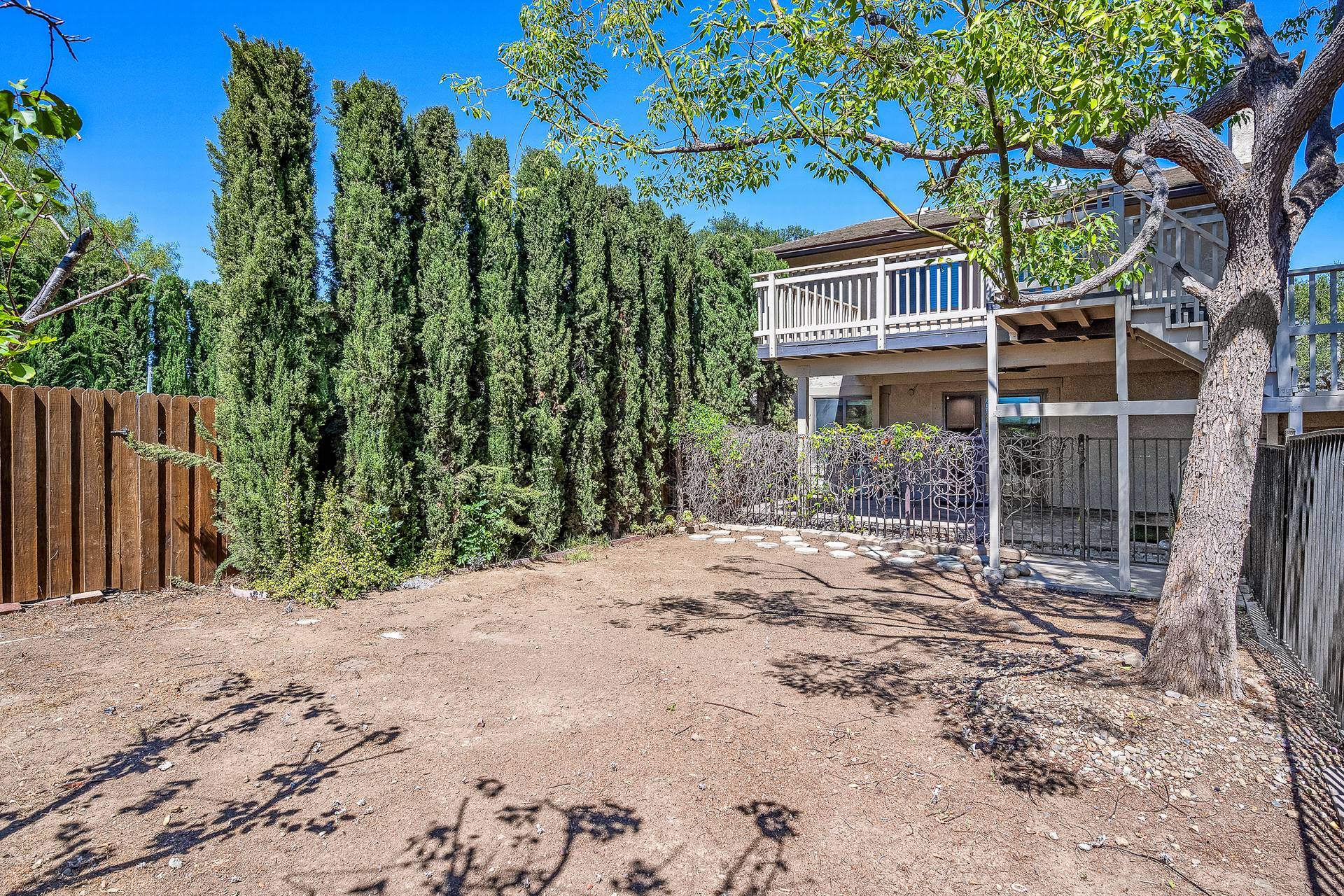 spacious usable uard - 2655 Calle Abedul