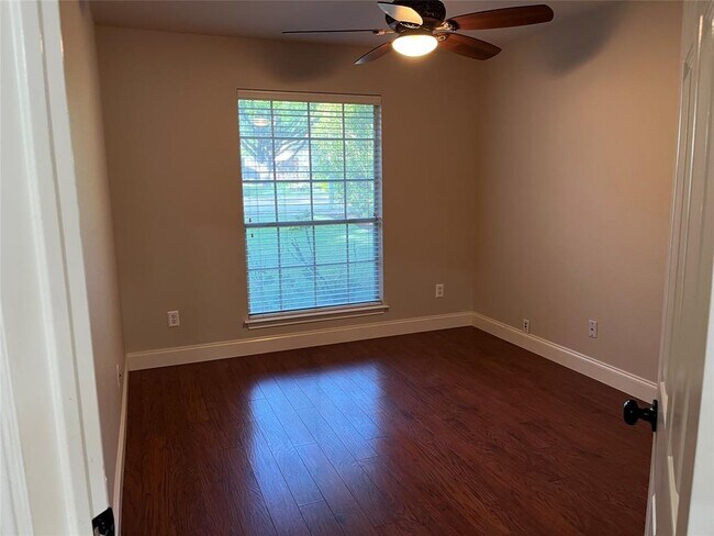 Building Photo - 1204 Jordan Ln