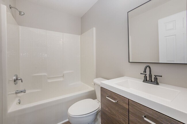Building Photo - Elegant 4-bedroom Ballantyne home located ...