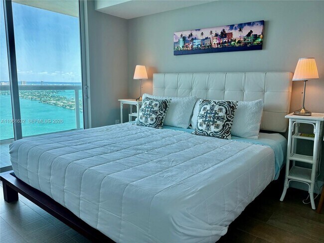 Building Photo - 1800 N Bayshore Dr