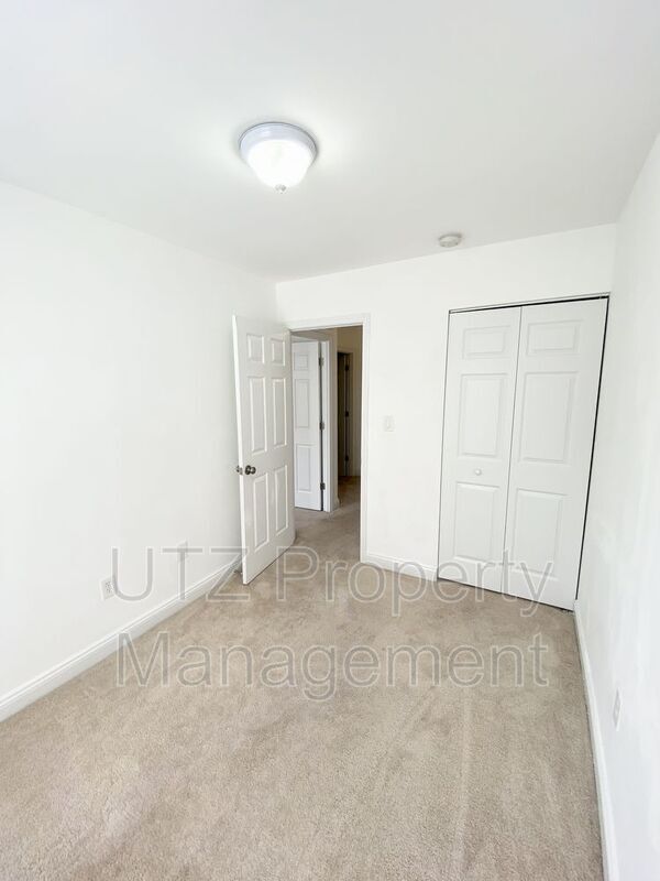 Building Photo - 538 Wellington Ct