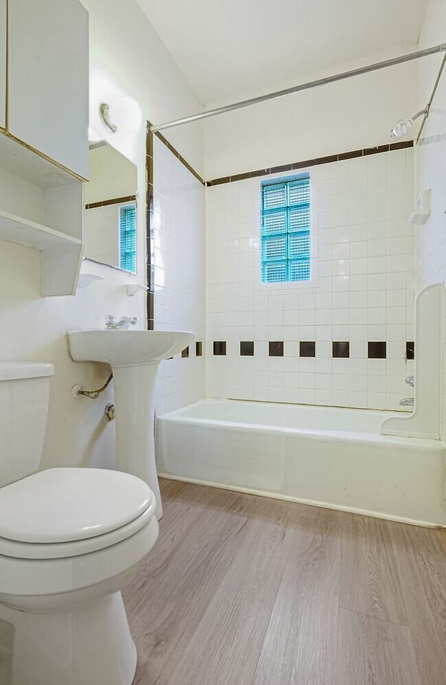 Building Photo - 505 N Greensboro St