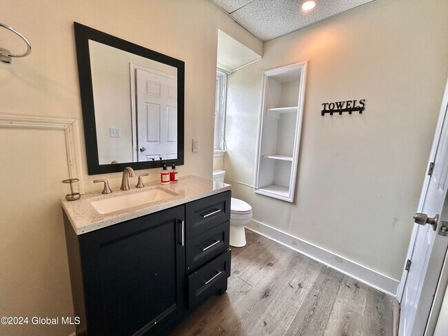 Building Photo - 290 2nd Ave