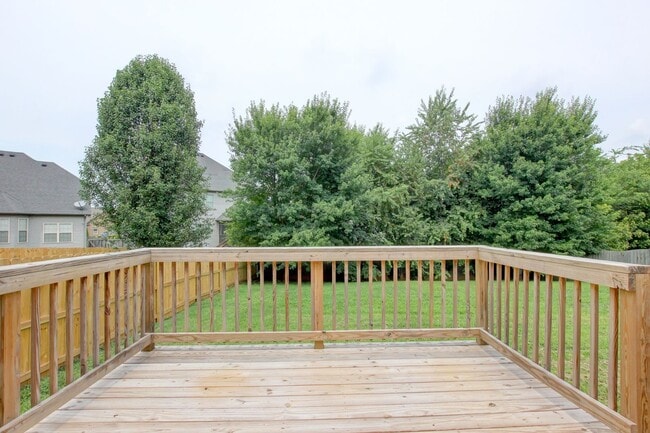 Building Photo - Sweet 3 bed 2 bath clost to post and I-24.