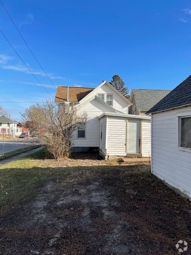 Building Photo - Close to downtown CF!  3 Beds 2 baths