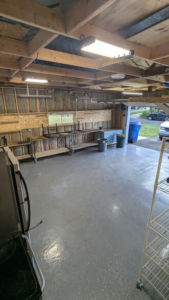 Building Photo - 1220 N Cedar Crest Blvd