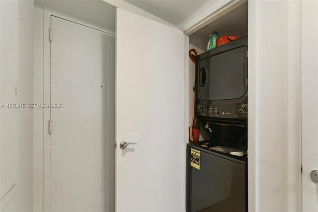 Building Photo - 1800 S Ocean Dr