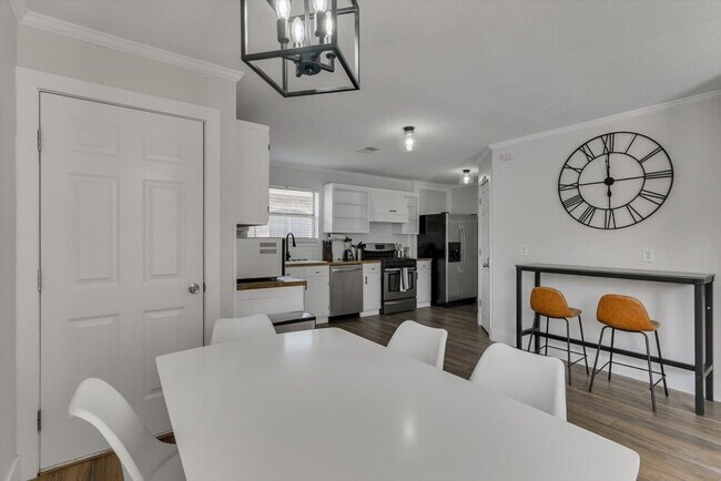 Building Photo - 516 Maywood Ln