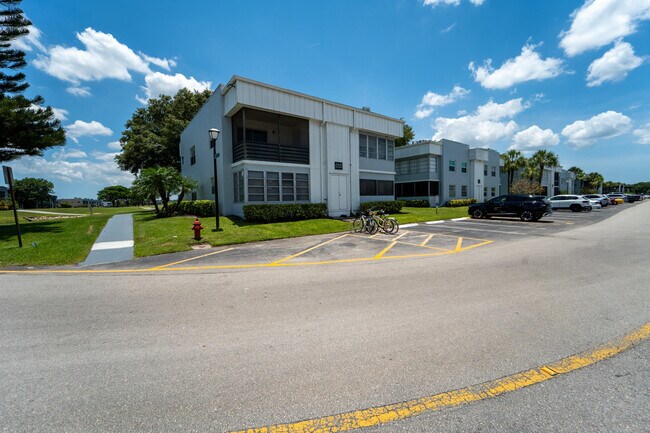 Building Photo - 938 Normandy Trail