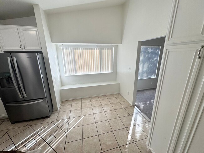 Building Photo - Beautiful West Palmdale Home