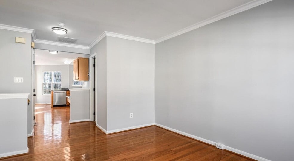 Building Photo - 45461 Bluemont Junction Sq