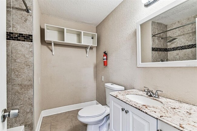 Building Photo - 2580 Granada Cir W