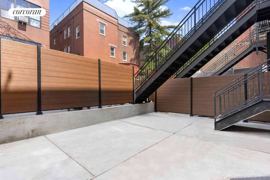 Primary Photo - 403 Linden St