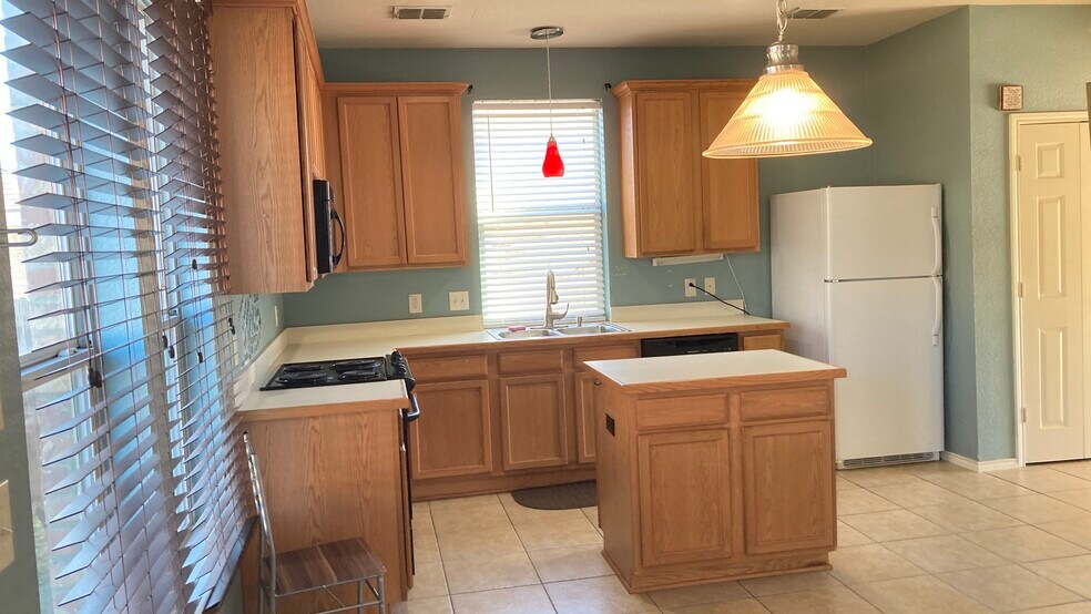 Building Photo - 340 Turquoise Dr