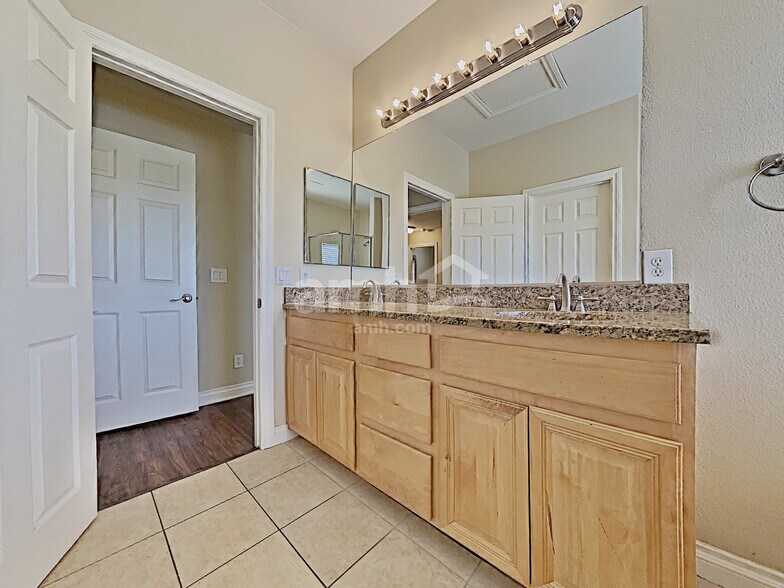 Building Photo - 1095 Willjay Ln