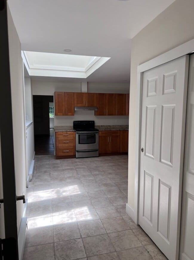 Building Photo - Large 4 bedroom, 2 1/2 bath home for rent in Ravena, NY on Rt 9W