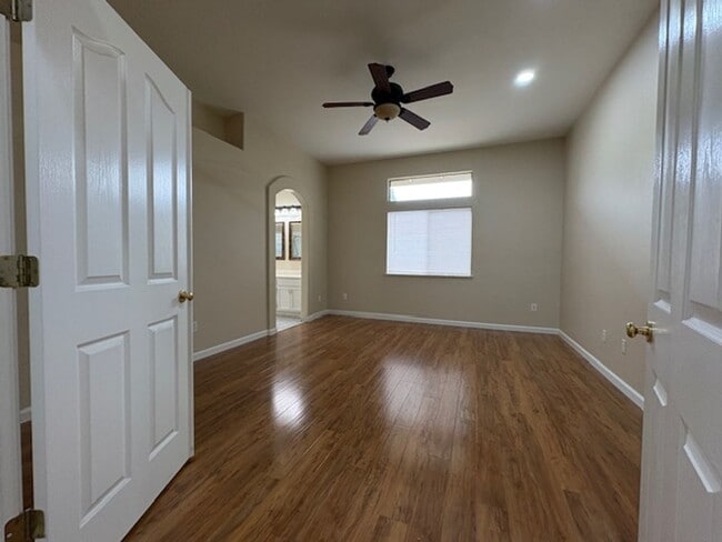 Building Photo - 3 bdrm + den in Woodcreek Oaks