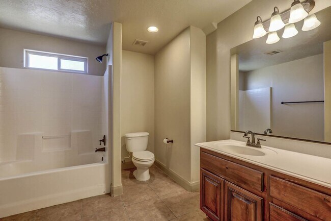 Building Photo - Beautifully Designed 5 Bedroom Home in Was...