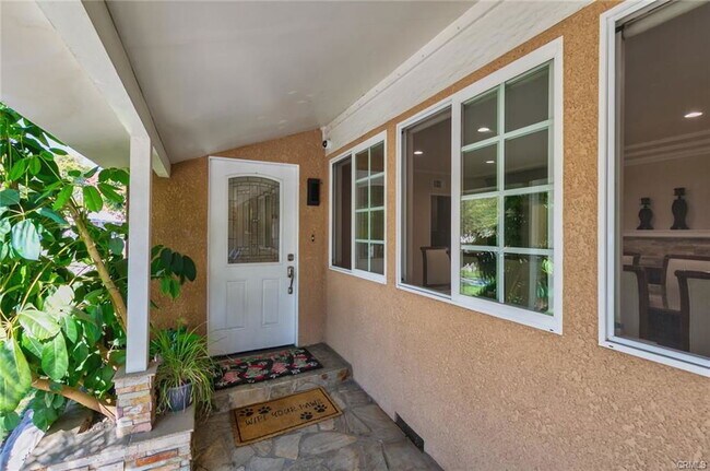 Building Photo - 814 Kellogg Ave