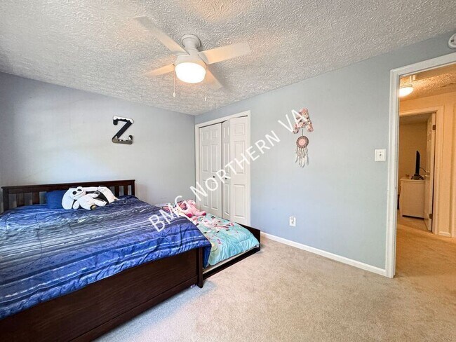 Building Photo - 3821 Jocelyn Dr